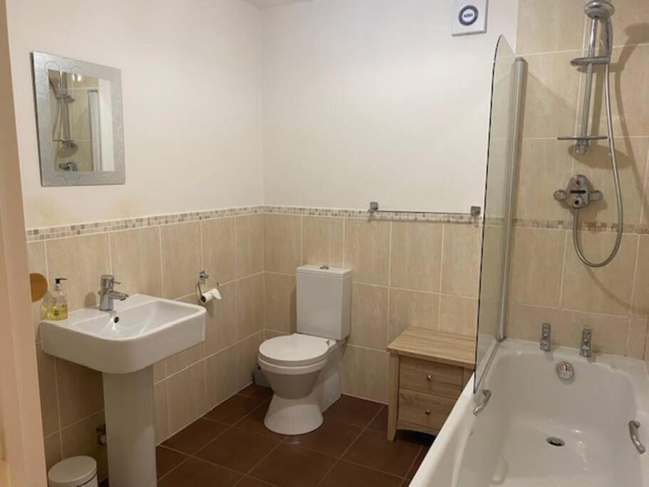 Spacious 2 Bedroom Apartment Клиторпс Экстерьер фото